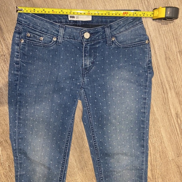 Levi’s Low-Rise Vintage Polka Dot Skinny Jeans - Picture 4 of 6